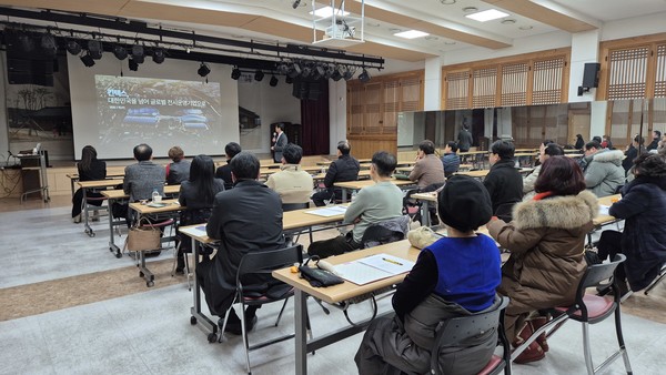 오는 3월 27일 개강하는 고양문화아카데미는 역사 문화 예술강좌와 현장학습, 국내연수, 세미나, 해외탐방 등으로 매주 목요일 오후 7시부터 9시까지 6개월 동안 진행된다.