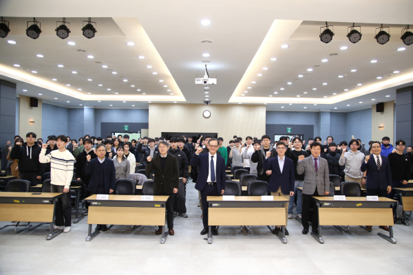 항공기술교육원 2025학년도 입학식 기념촬영 [사진제공 = 한국항공대학교]