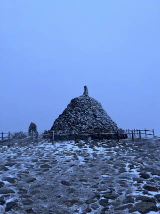 새벽 눈길을 헤치고 오른 노고단 풍경. [사진=김수지]