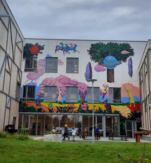 노르웨이 오슬로 인근 학교 벽화 풍경. [이철규 북유럽특파원]