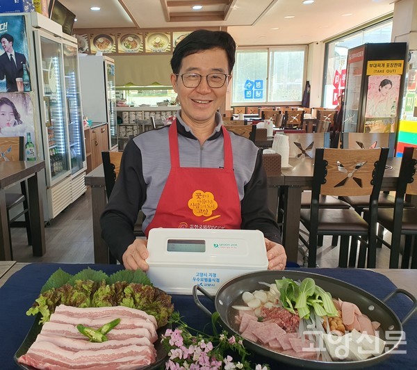 박승래 지부장은 지부가 제작한 고객식사용앞치마와 시가 제공하는 자외선소독 충전기 수저통을 회원업체 전체로 확대하도록 할 생각이다.