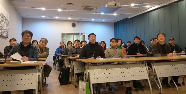 귀가쫑긋은 "한국 영화의 국제적 위상과 위기"를 주제로 제164회 월례강좌를 지난 5일 진행했다. [사진제공= 우선희 귀가쫑긋 홍보대사]