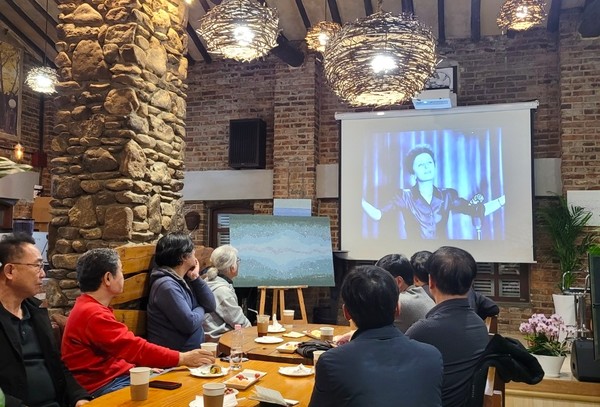 지난 21일 화사랑에 모인 귀가쫑긋 회원들. [사진제공= 우선희 귀가쫑긋 홍보대사]