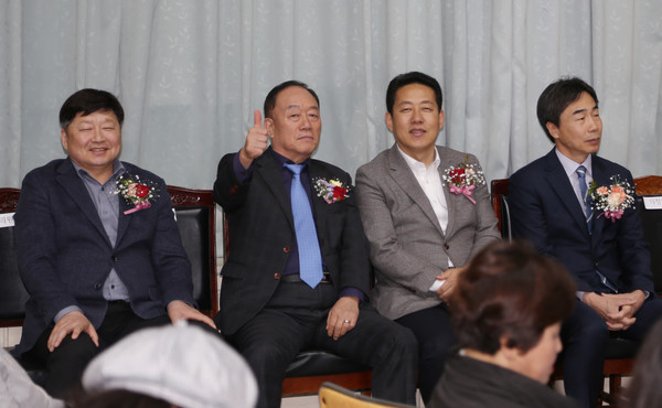 이취임식에 참석한 홍성규 신도농협 조합장, 장순복 지도농협 조합장, 오영석 농협 고양시지부장, 권지선 고양시농업기술센터 소장(왼쪽부터)