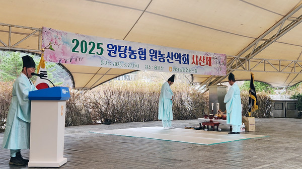 참가자들은 올해 안전한 산행과 회원들의 건강을 빌었다.