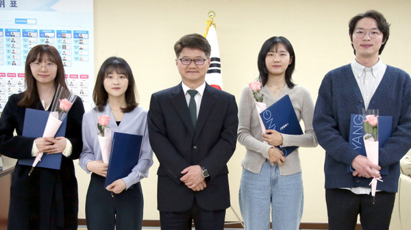 덕양구가 시민들에게 따뜻하고 질 높은 행정서비스를 제공한 ‘친절공무원’을 선정했다.