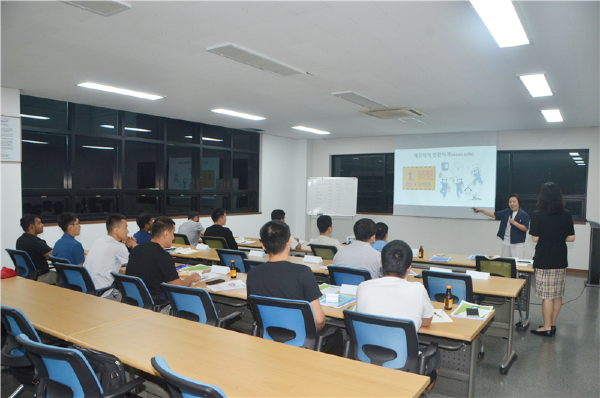 외국인 근로자 한국어 교육 수업 모습 [사진제공 = 국제사이버대학교]