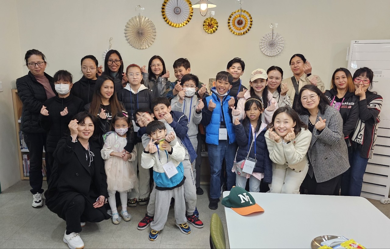 ‘동네북작은도서관’의 한국어교육 프로그램의 주된 목적은 중도입국 아동을 포함한 다양한 문화적 배경의 아이들이 한국 사회에 안정적으로 정착할 수 있도록 돕는 것이다. [사진 제공 = 동네북작은도서관]