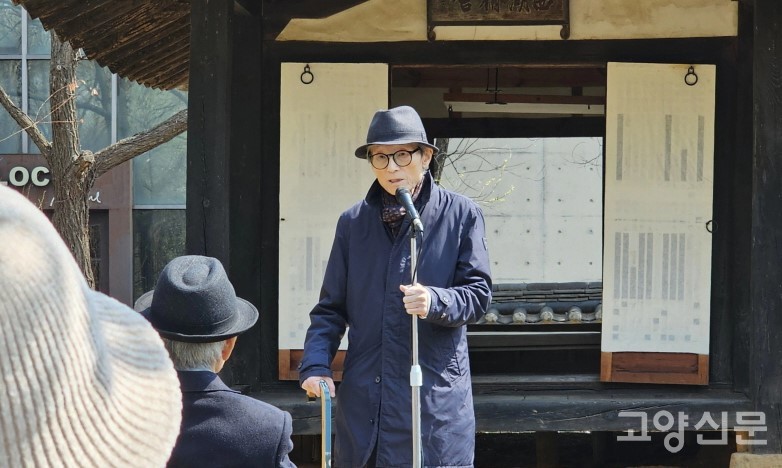 환영인사를 전하는 이기웅 명예이사장. 