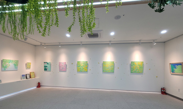  최은주 작가의 개인전 ‘우연한 구름’ 전시.