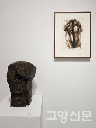 정현 작가의 드로잉과 설치작품.