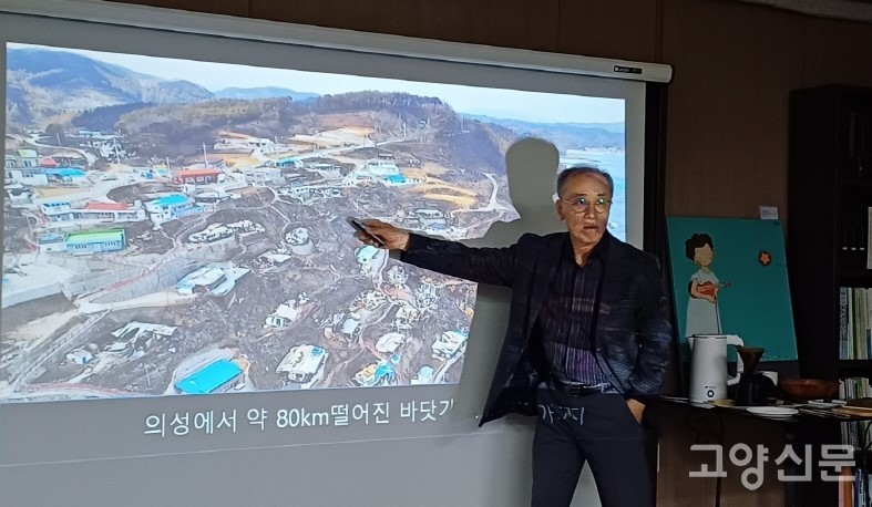 여러 장의 사진을 보여주며 강의를 이어간 최병성 목사.