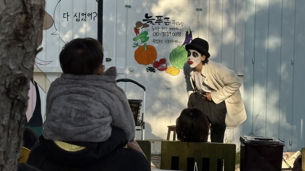 2024년 늘푸른 주말농장에서 있었던 찾아가는 버스킹 공연와락.