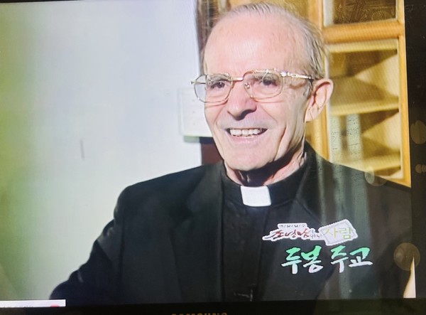 2003년 KBS에서 행주성당으로 두봉 주교를 방문해 소개 다큐를 촬영했다. [KBS 방송 화면 캡처]