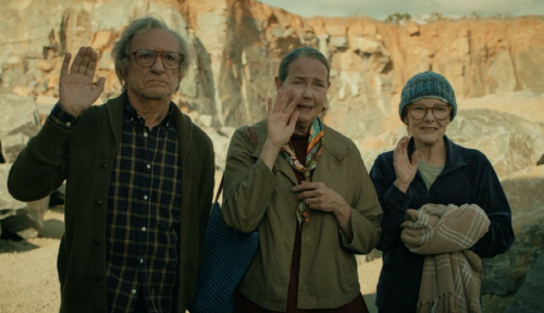 "안녕, 줄스... 우리는 그냥 여기 남아서 잘 살아볼게."