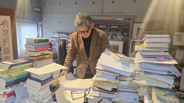 김언호 한길사 대표가 50년간 꼼꼼히 기록한 글들이 내년초 책으로 발간될 예정이다.