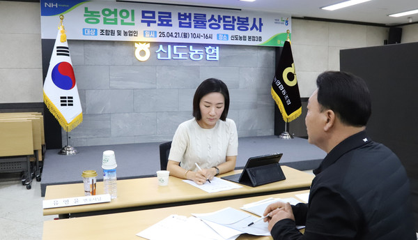  그동안 가지고 있던 궁금함과 여러 질문을 하는 조합원. 