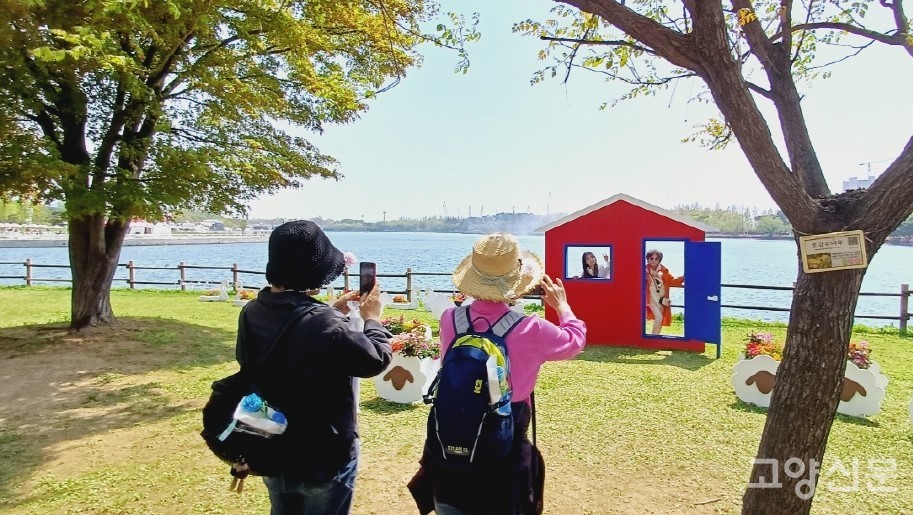 호수공원 곳곳에 마련된 포토존. 