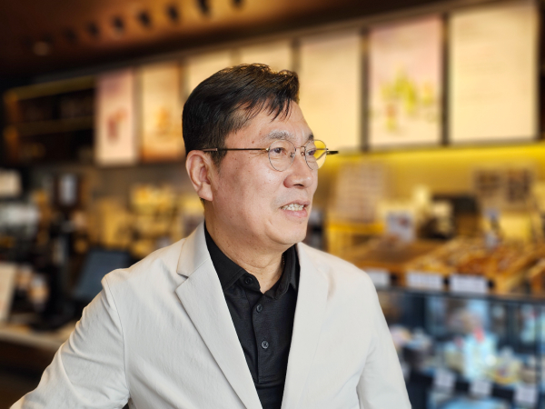 정영렬 문화체육관광융합연구원장은 “도시가 아름다워야 사람이 자긍심을 느끼게 되는데, 색채가 그 시작점”이라며 “색채를 통해 문화, 체육, 관광 분야를 융합하고, 고양시를 ‘색으로 행복한 도시’로 만들고 싶다”고 말했다.