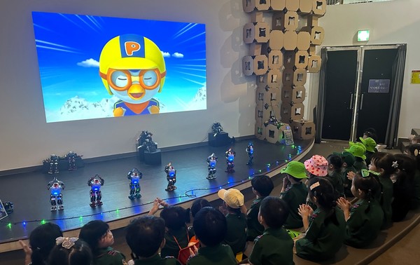 최근 문을 연 로봇 전시관에서는 로봇·드론을 통한 특별한 공연을 관람할 수 있다. [사진 = 쥬쥬랜드]