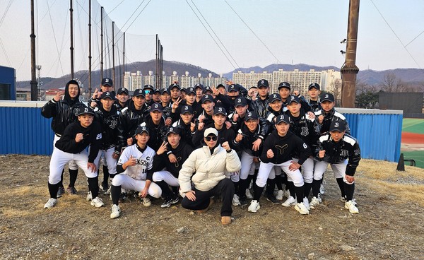 백송고등학교 야구부 단체 사진. [사진제공 = 백송고등학교]