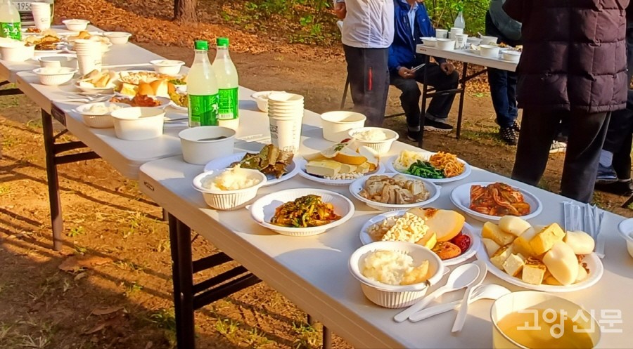 산제사가 끝나면 모든 주민들이 함께 음식과 술을 나누며 친목을 다진다. 