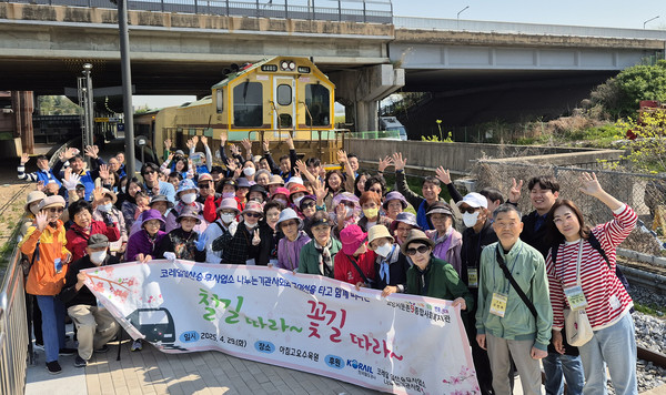 중간역에 도착해 기념사진을 찍었다.