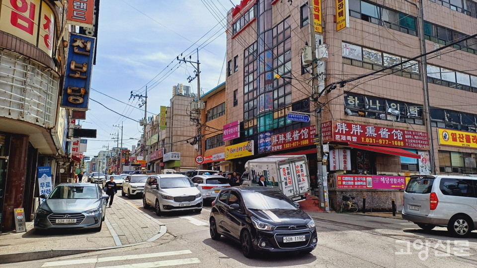 80년대 고양군에서 가장 혼잡한 도로로 불렸던 원일로의 중심부.  