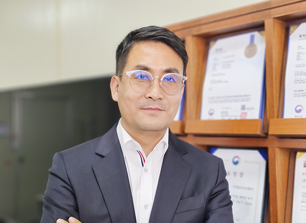 최병진 월드와이드메모리 대표는 “IT 폐기물은 단순 쓰레기가 아니라 자원으로서의 가치가 크다”며 “이러한 자원을 체계적으로 매입, 분해, 선별, 클리닝, 재조립해 새 생명을 불어넣는 것이 우리의 핵심 사업”이라고 말했다.