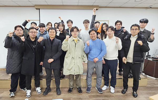 2세 경영인부터 청년 창업가에 이르기까지 다양한 업종의 청년 기업가들이 모여 상호 교류하는 고양상공회의소 청년기업위원회 회원들. [사진제공 = 고양상공회의소]