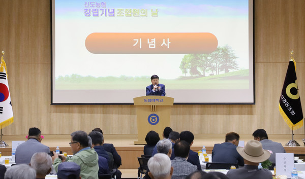 인사말을 전하고 있는 홍성규 조합장.