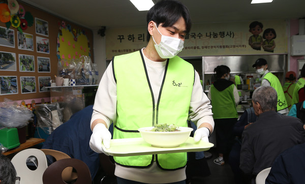 이찬희 꾸아 웨스턴돔점 대표는 나눔으로 지역과 소통하고 있다. 