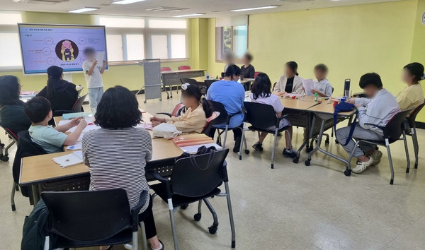  고양시문촌7종합사회복지관이 ‘함께 이룸 학교’의 본격적인 운영에 들어갔다.