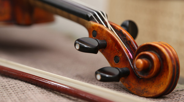 그의 바이올린은 늘 원생과 학생들을 향해 있다. 