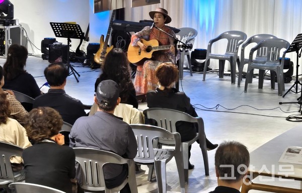 맑고 청아한 음색과 시원한 고음으로 관객들의 마음을 사로잡은 초대가수 오후(O’hoo)의 무대는 뜨거운 박수갈채를 받으며 깊은 인상을 남겼다.