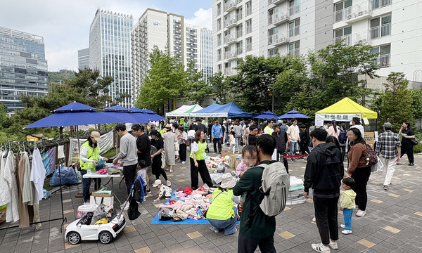 향동종합사회복지관이 지역주민과 함께하는 마을축제 ‘향기마켓’을 개최했다. 