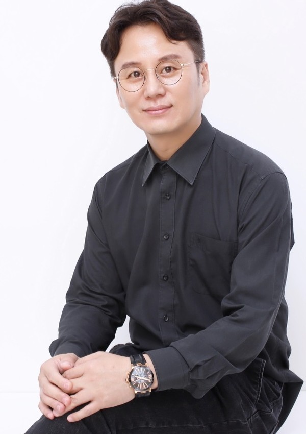 부드럽고 유쾌한 카리스마로 직원과 고객을 팬덤으로 만드는 기술을 가진 유현 (주)아이디뷰티 부사장 