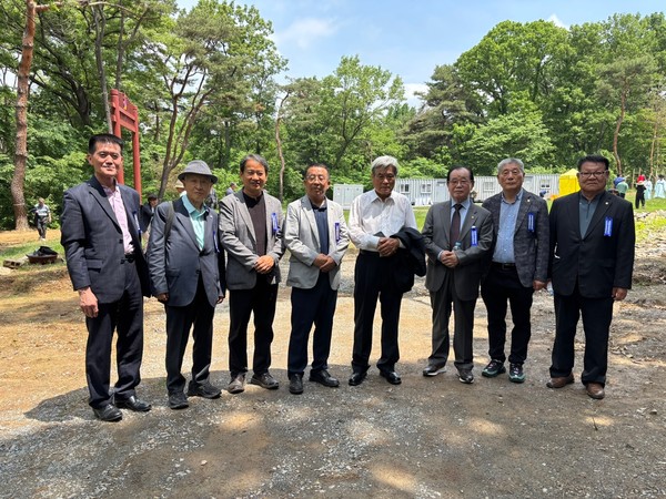 제향에 참석한 각 왕릉 봉향회 회장. [사진제공=이은우]