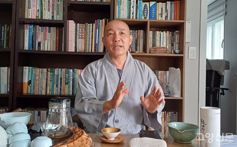 DMZ생명평화순례를 앞두고 대자동 법문사에서 만난 일문 스님. 