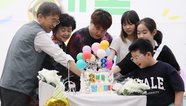  개관기념행사 케이크 커팅식.