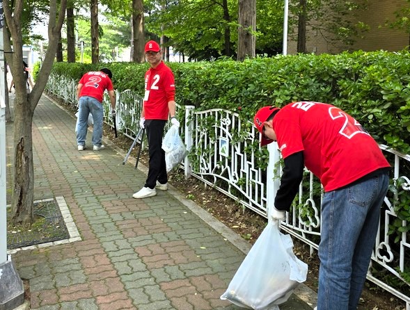 김완규 경기도의원, 김문수 후보 고양정 선거대책본부 선거운동원들은 ‘한 표 줍기 운동’ 일환으로 일산서구에서 을 일산서구에서부터 진행했다.