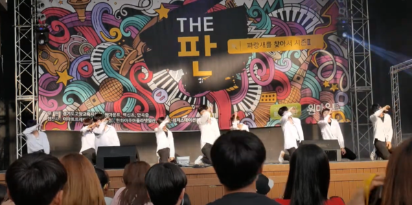 원마운트에서 펼쳐진 지난 '더판'에서의 덕이고 NSP '울고싶지않아' 공연 모습.