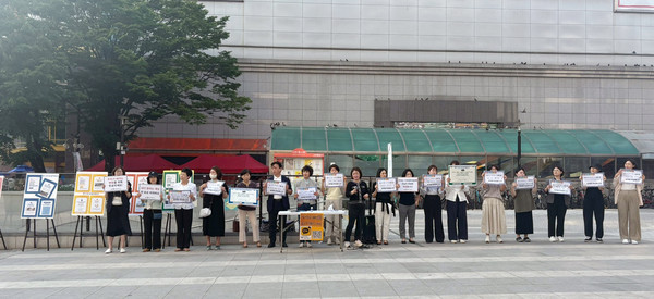 (사)고양YWCA가 시민들과 함께 정책을 공유하고 투표를 독려하는 캠페인을 펼쳤다.