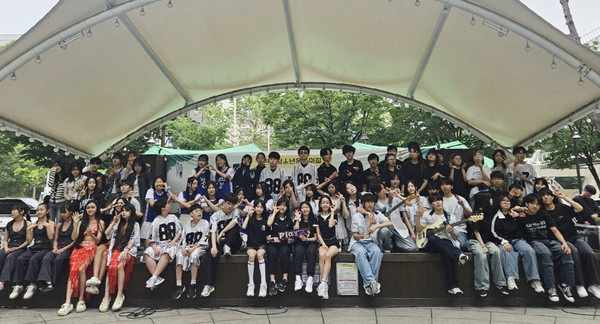 탄현청소년문화의집이 청소년과 지역 주민이 함께한 ‘청소년 버스킹’을 성황리에 개최했다.