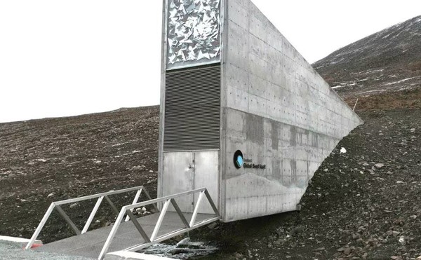 노르웨이 북부령 스발바르제도에 자리한 국제 종자저장고 (Svalbard Global Seed Vault) , 노르웨이 공영방송NRK 자료화면 캡처. [이철규 북유럽특파원]