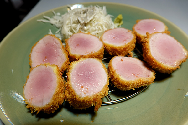 서울 망원동 '헤키'의 히레카츠. 차원이 다른 맛과 비주얼을 선보인다. 