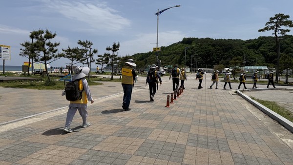 7대종교 종교인들이 지난달 19일 강원도 고성에서 출발해 파주 임진각까지 DMZ생명평화순례를 하고 있다.