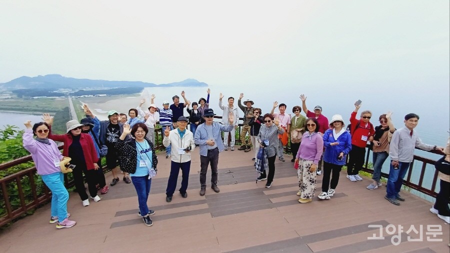 백령도와 대청도에서 진행된 고양신문 생태평화탐방을 함께 한 참가자들. 