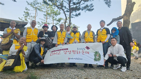 겨레살림공동체 회원 한반도평화대회 행사 참석 모습(가운데 이해학 이사장) [사진제공 = 겨레살림공동체]