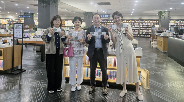  주엽1동 지역사회보장협의체가 저소득층 아동과 청소년들에게 도서상품권을 순차적으로 지원할 계획이다. 